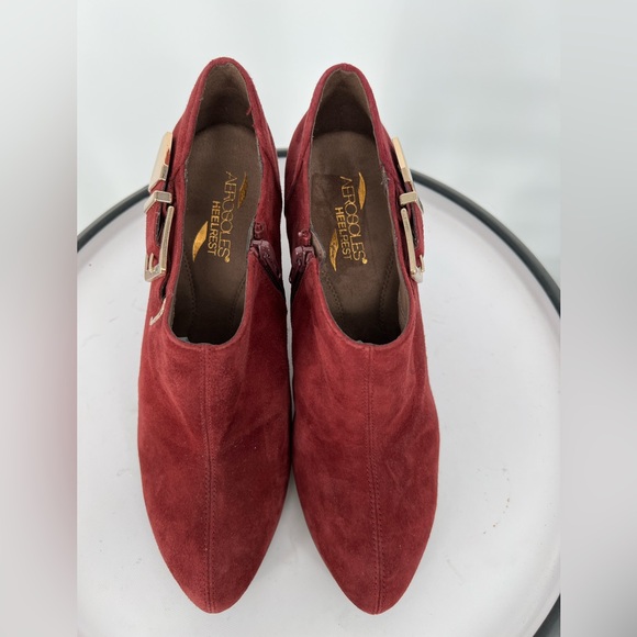 AEROSOLES ESCAPE NWOT‎ Elegant Burgundy Suede Ankle Boots w/gold fashion buckle - Picture 5 of 9